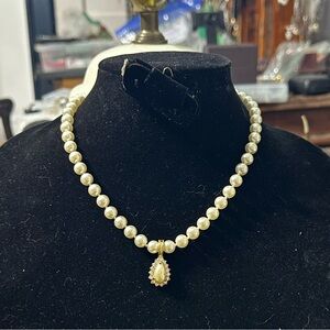 Vintage Roma Gold Tone Faux Pearl Necklace 18”